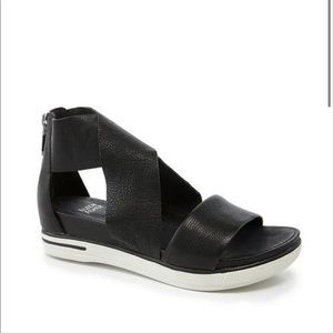 Eileen Fisher Black Criss across Sandals 7 1/2